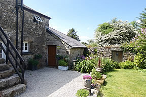 Field View Cottage - exterior