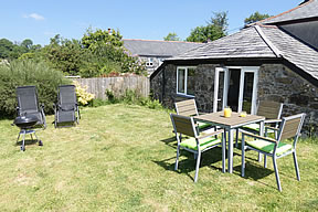 Field View Cottage - patio